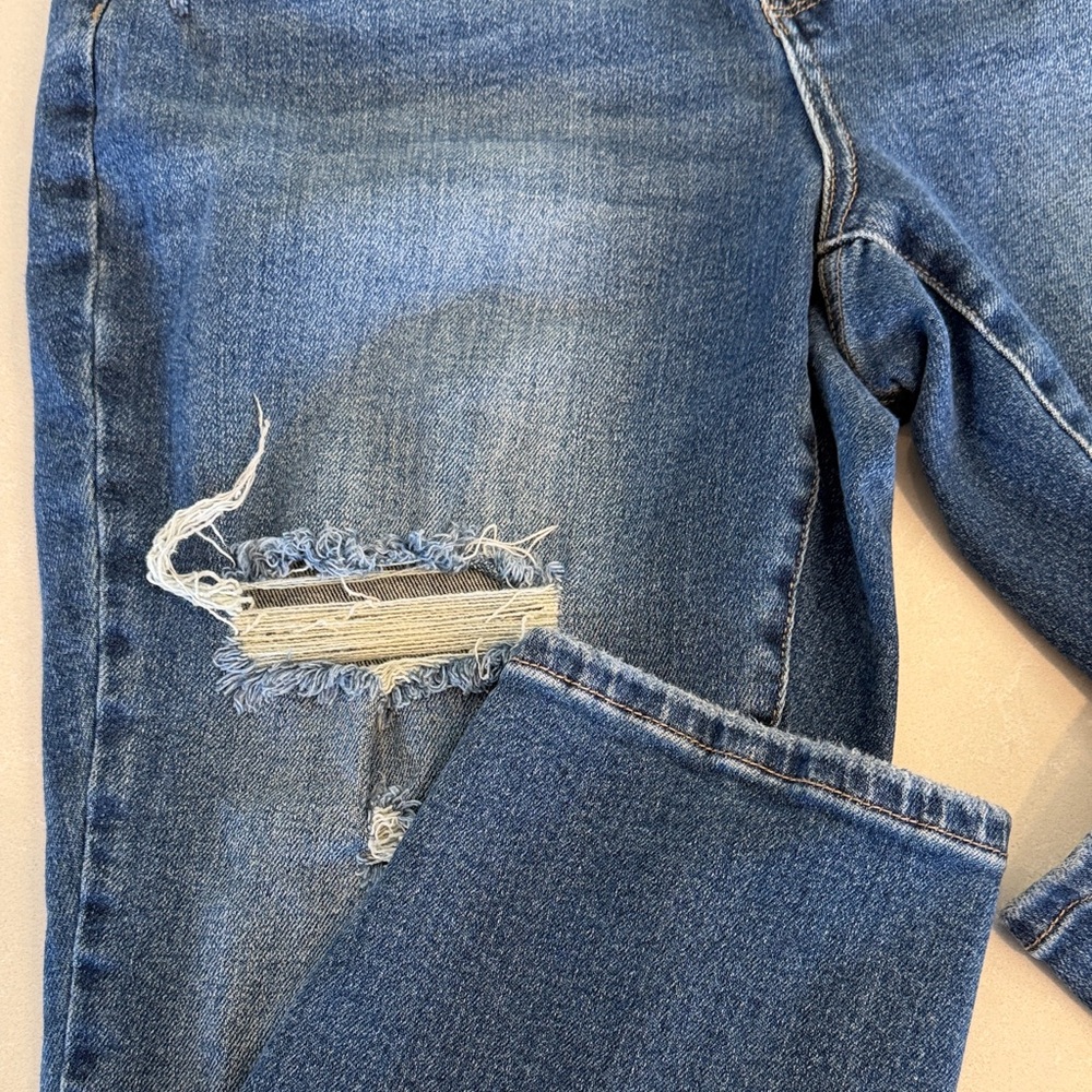 Judy Blue Woman’s Boyfriend Jeans - Picture 7 of 12